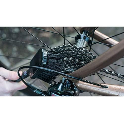 Muc-Off Tyre & Cassette Brush - Bike Cleaning Brush with Rubberised Handle and Durable Nylon Bristles - Perfect for Cleaning Tyres and Cassettes